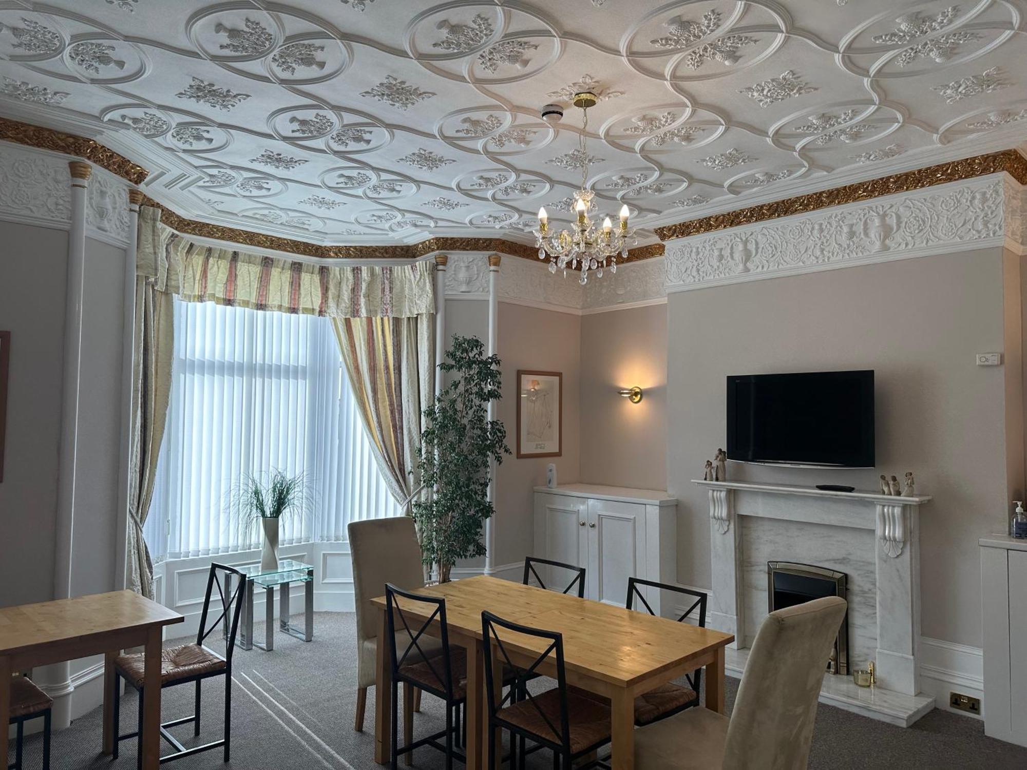 Third House Guest House 애버딘 외부 사진